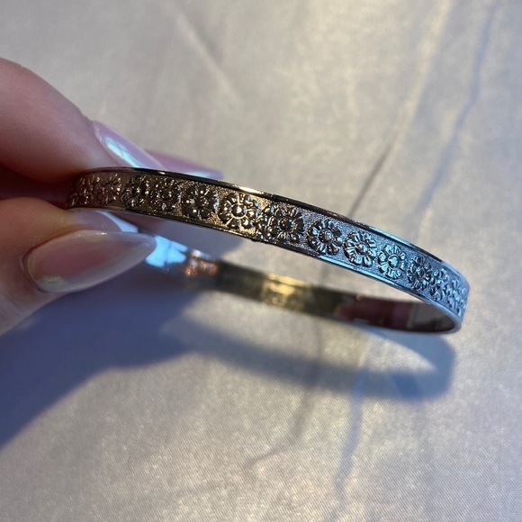Jewelry - SILVER Bangle Bracelet with Flower Detailing